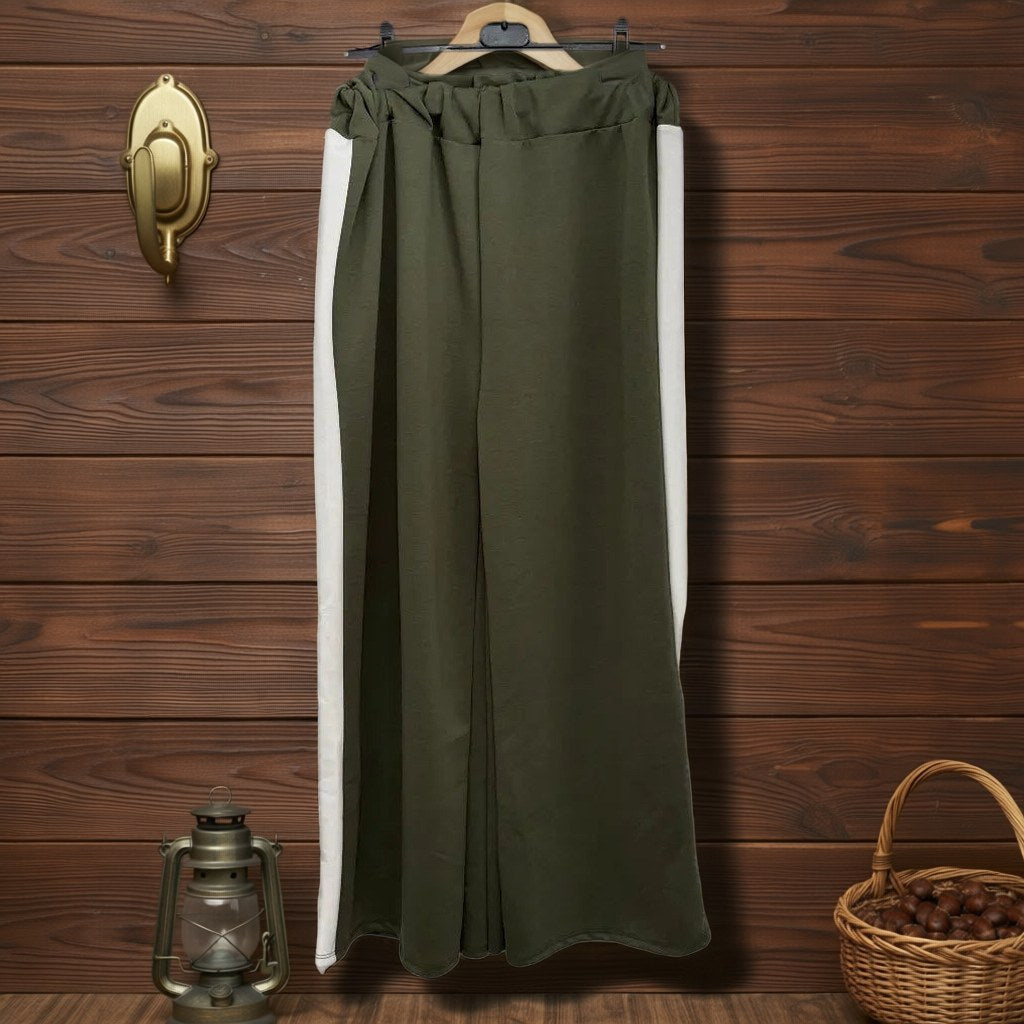 Chandal rosa colgada en un ambiente para mujer Angara Moda