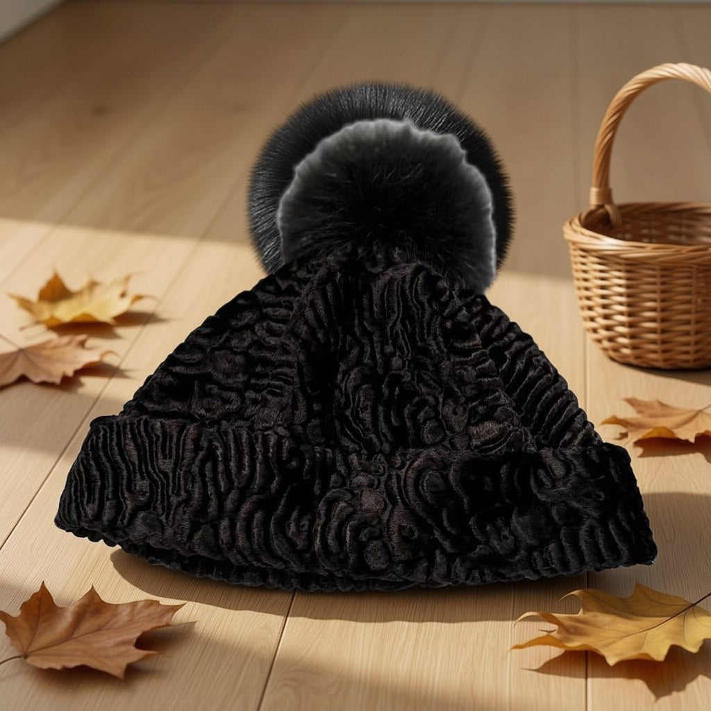 Gorro Chloe sobre una superficie para mujer Angara Moda