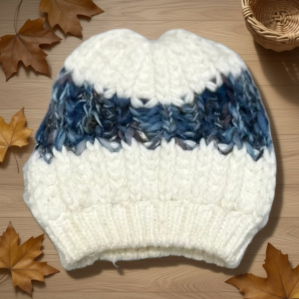 Gorro Manon sobre una superficie para mujer Angara Moda