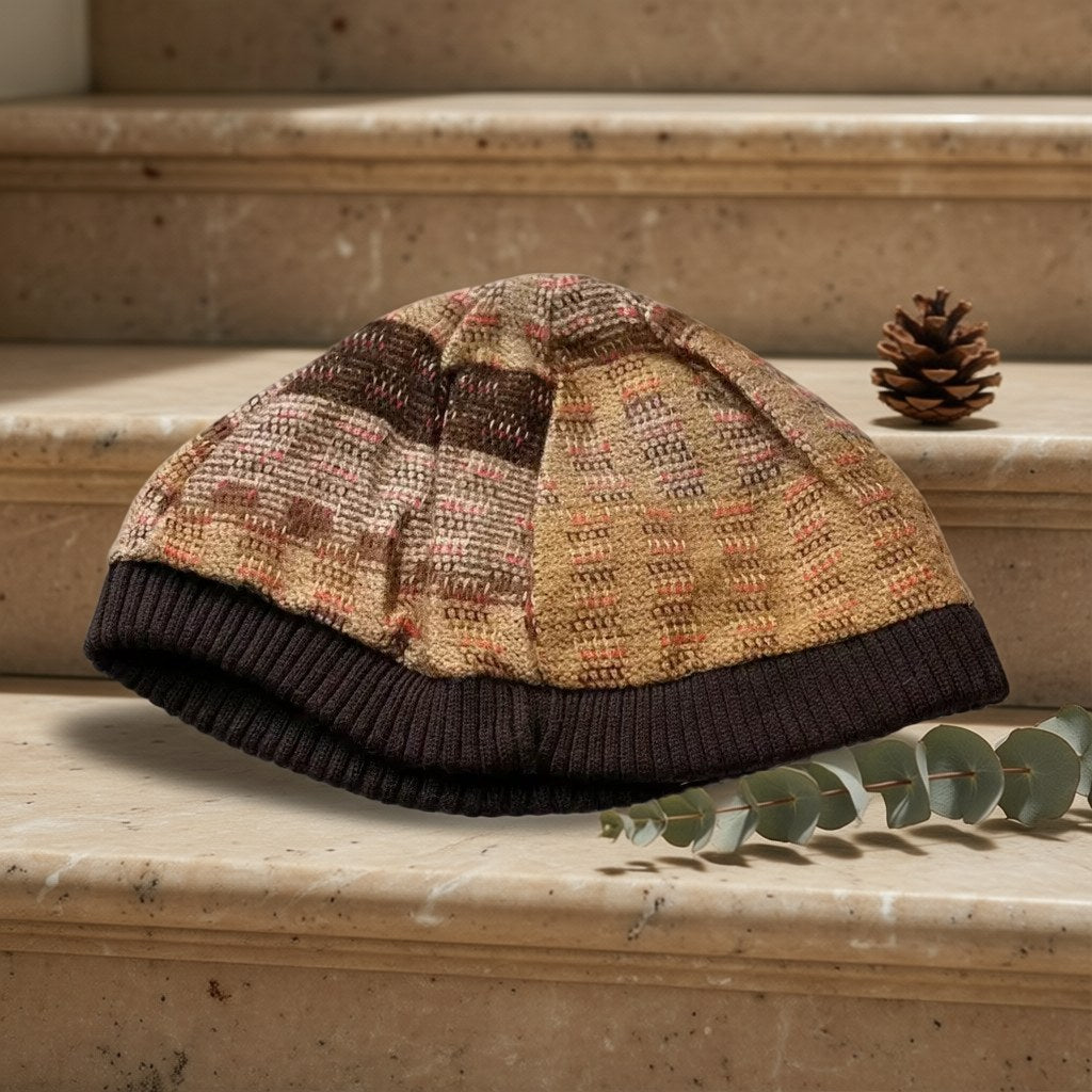 Gorro Aline sobre una superficie para mujer Angara Moda