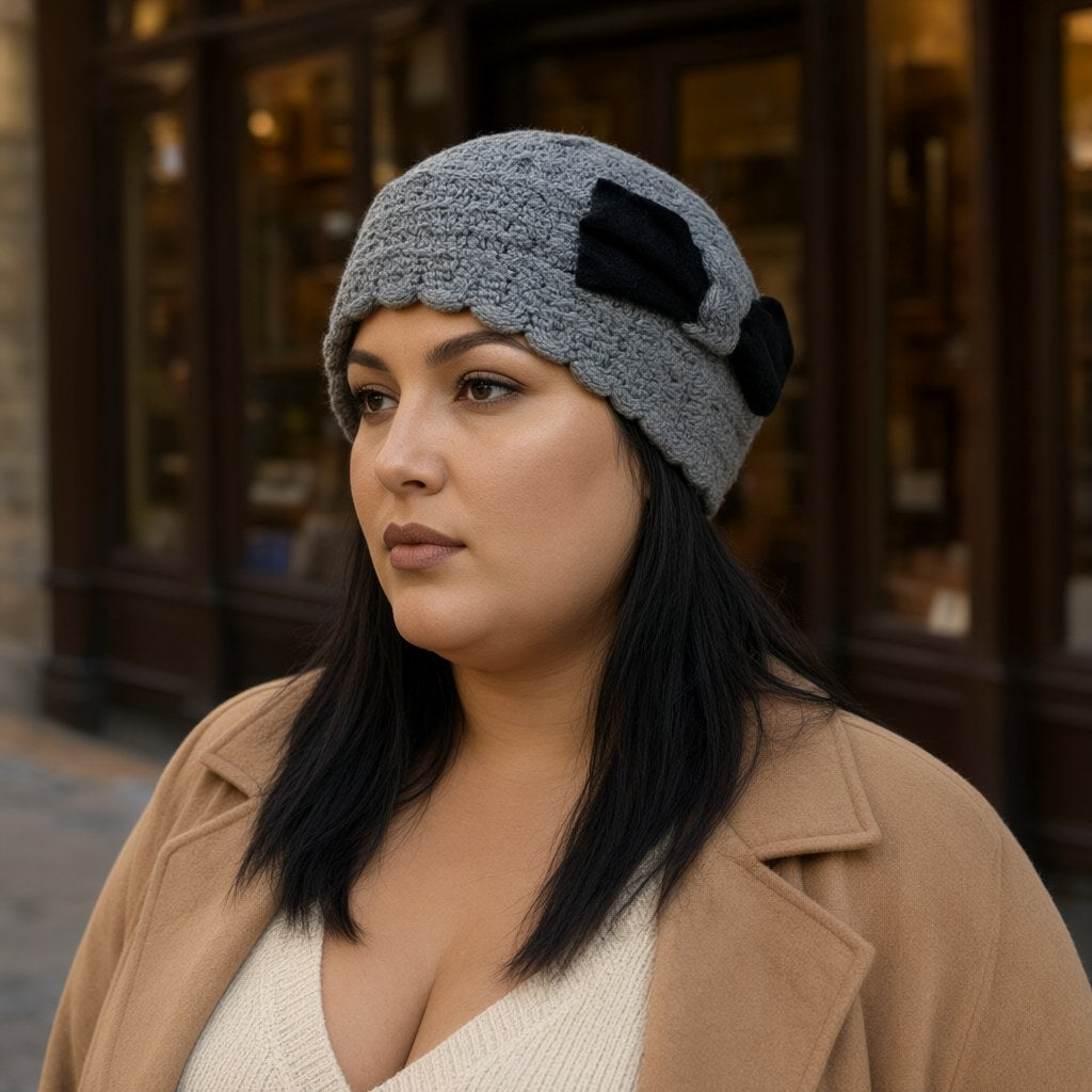 Gorro Alix con una modelo para mujer Angara Moda