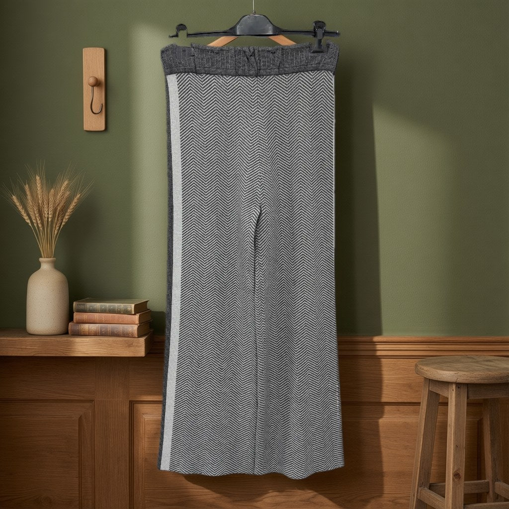 Pantalon Felix colgada en un ambiente para mujer Angara Moda