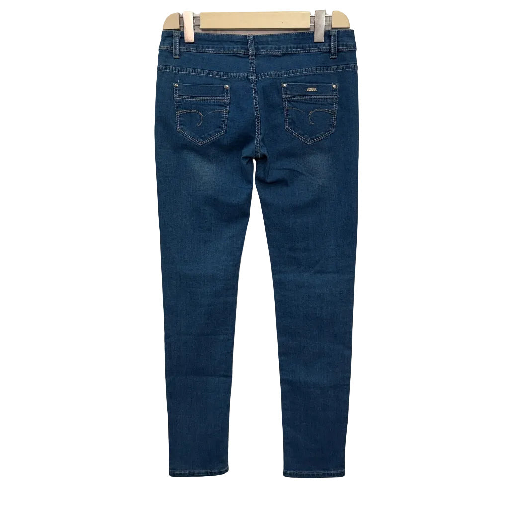 Pantalon Niebla sobre fondo blanco, vista trasera para mujer Angara Moda