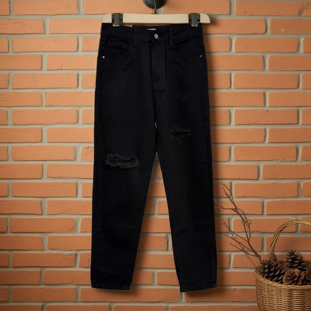 Pantalon Marchena colgada en un ambiente para mujer Angara Moda