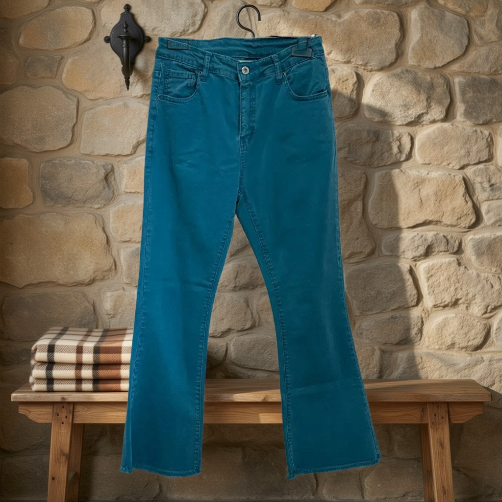 Pantalon Umbrete colgada en un ambiente para mujer Angara Moda