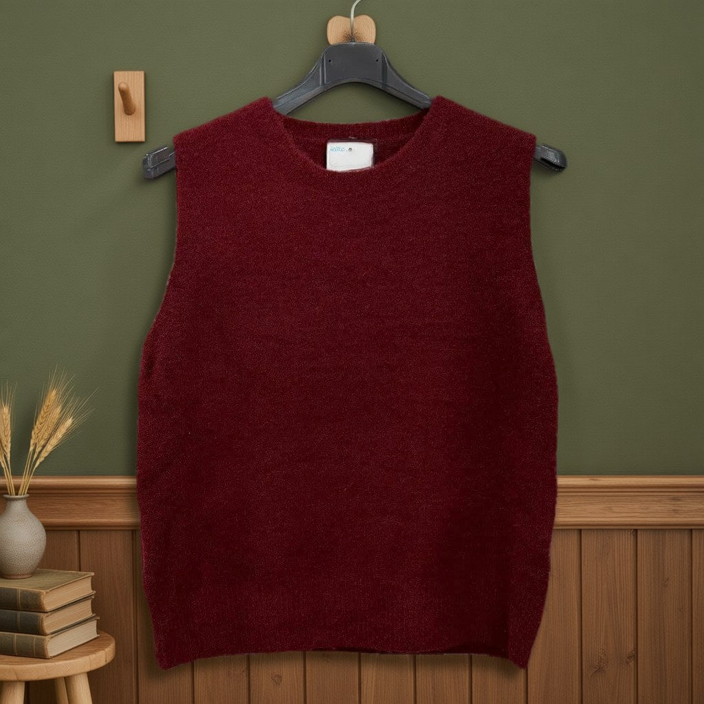 Chaleco dino colgada en un ambiente para mujer Angara Moda
