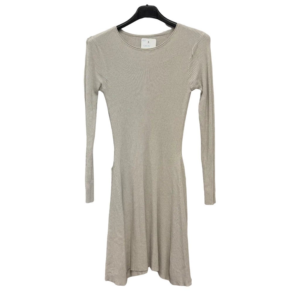 Vestido corto bina sobre fondo blanco para mujer Angara Moda