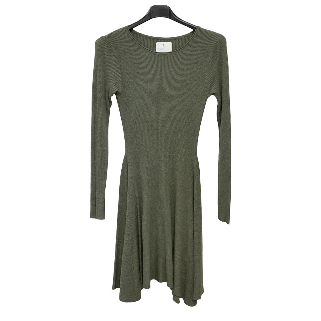 Vestido corto bina en color Verde caza sobre fondo blanco para mujer Angara Moda