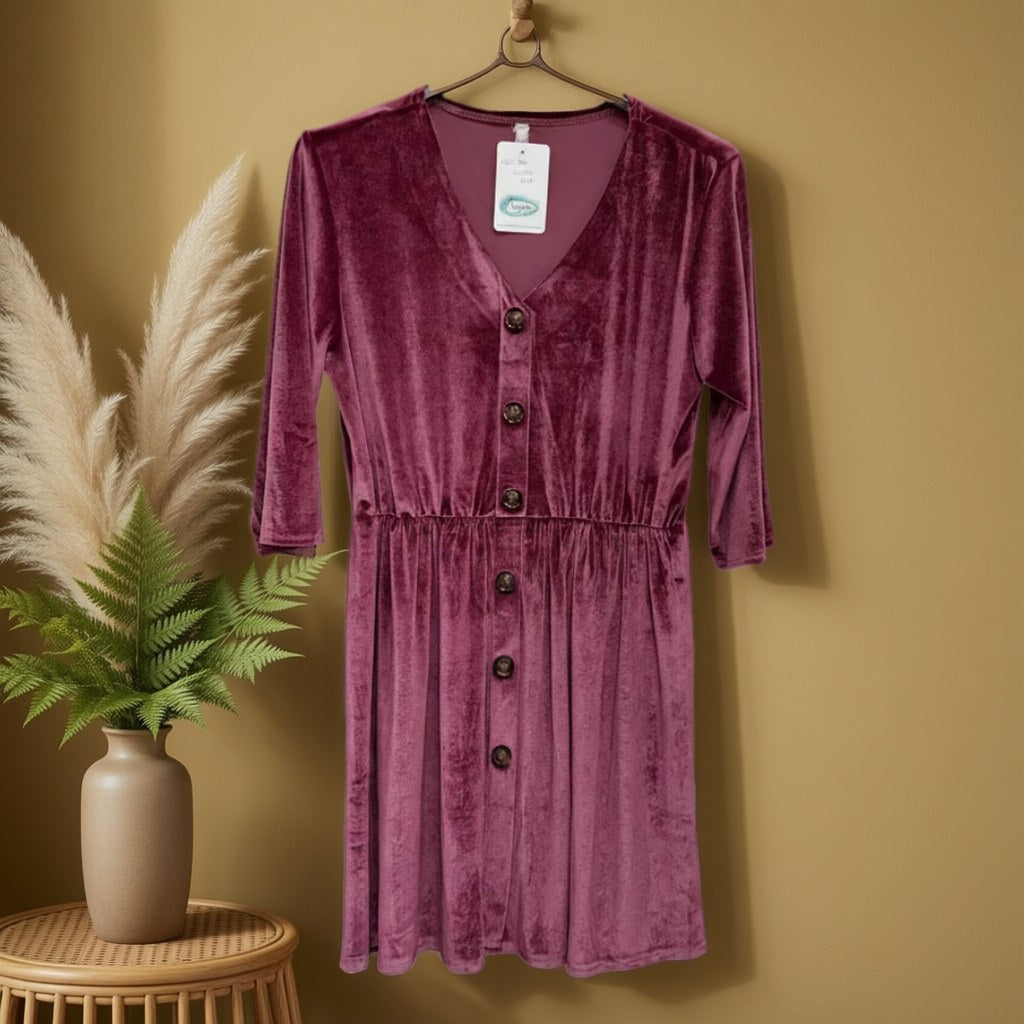 Vestido corto Gia colgada en un ambiente para mujer Angara Moda