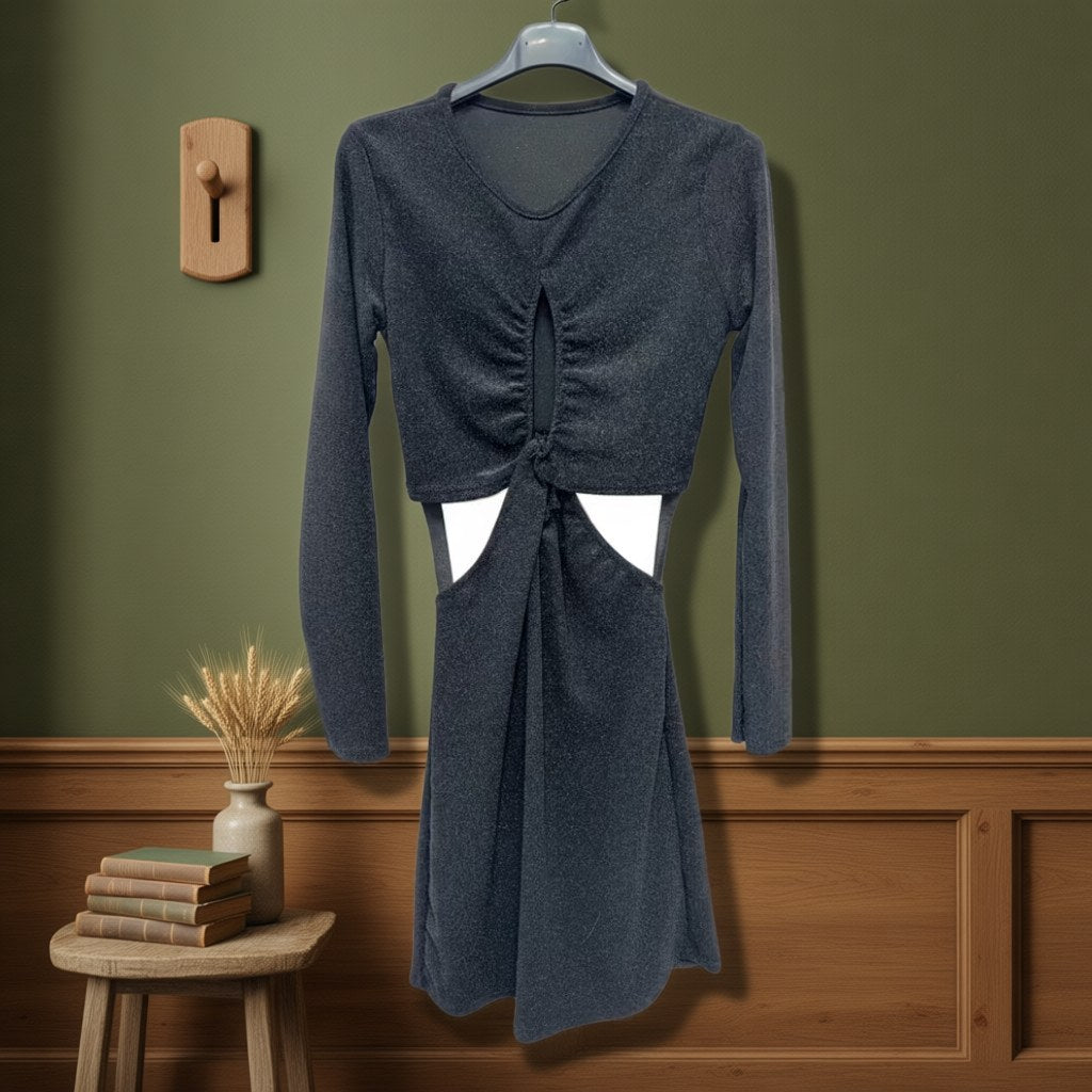 Vestido corto ina colgada en un ambiente para mujer Angara Moda