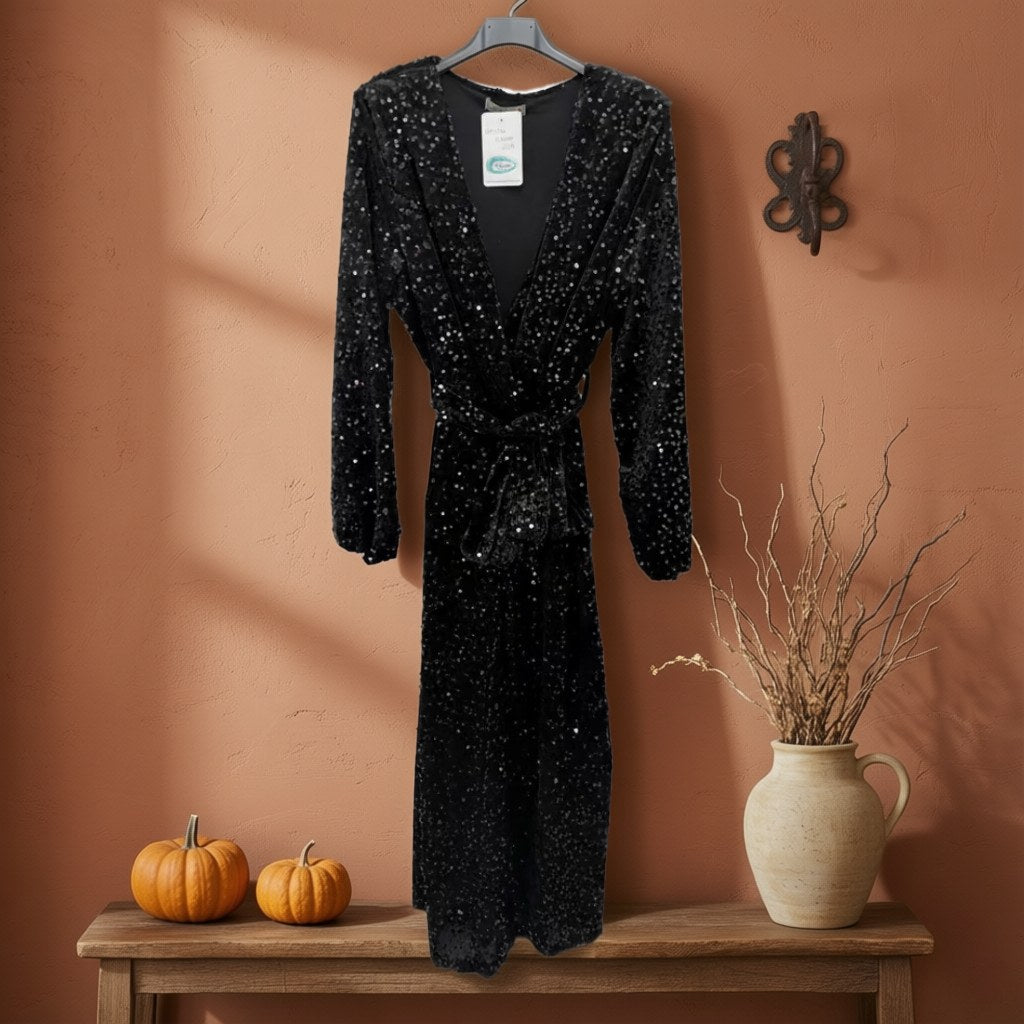 Vestido largo Lira colgada en un ambiente para mujer Angara Moda