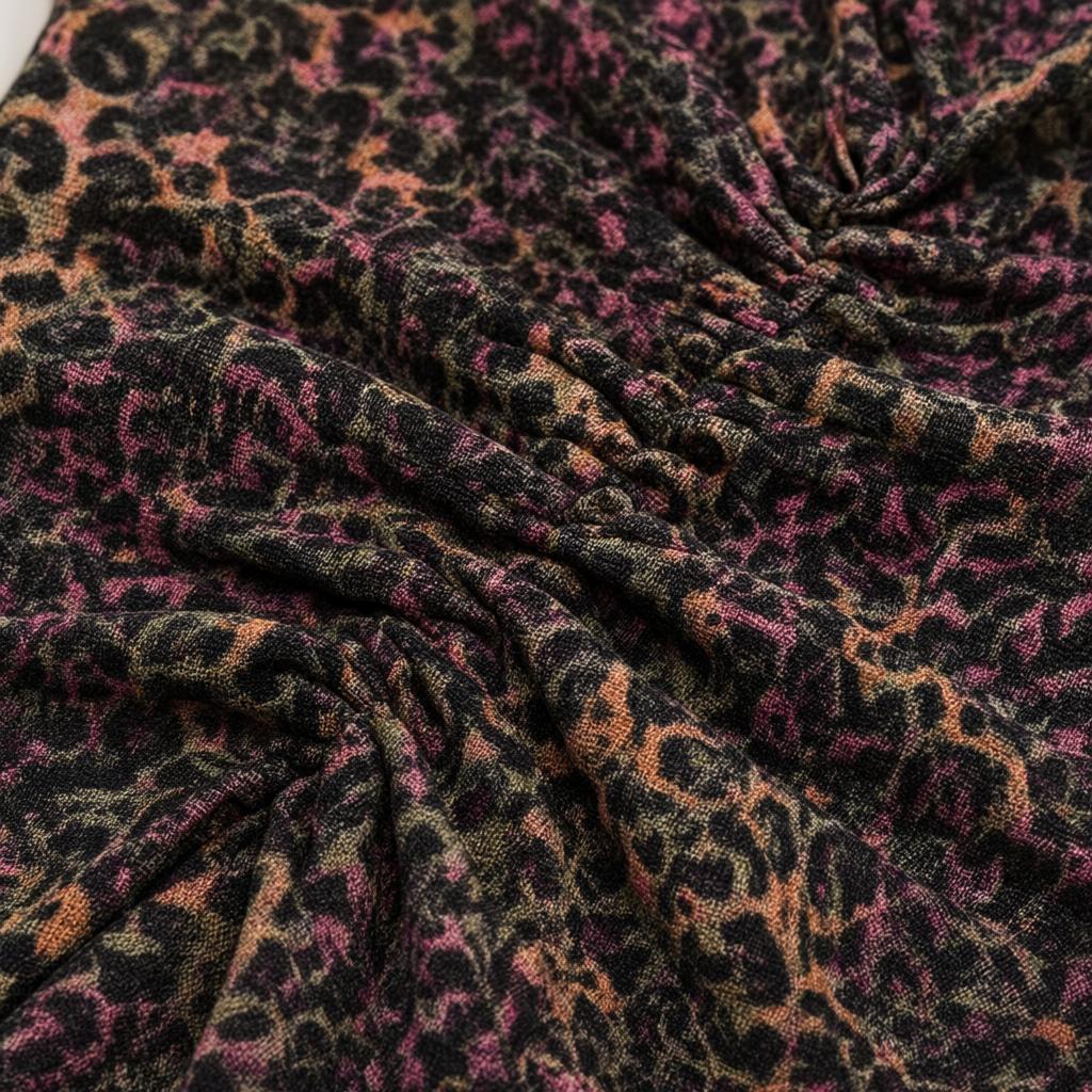 Detalle del tejido de Vestido corto Yara para mujer Angara Moda