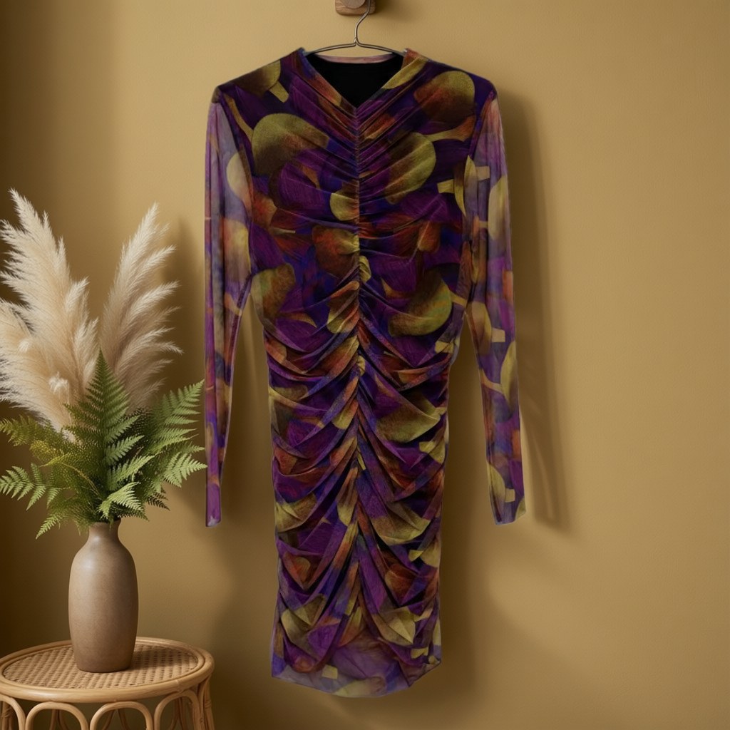 Vestido corto Zura colgada en un ambiente para mujer Angara Moda