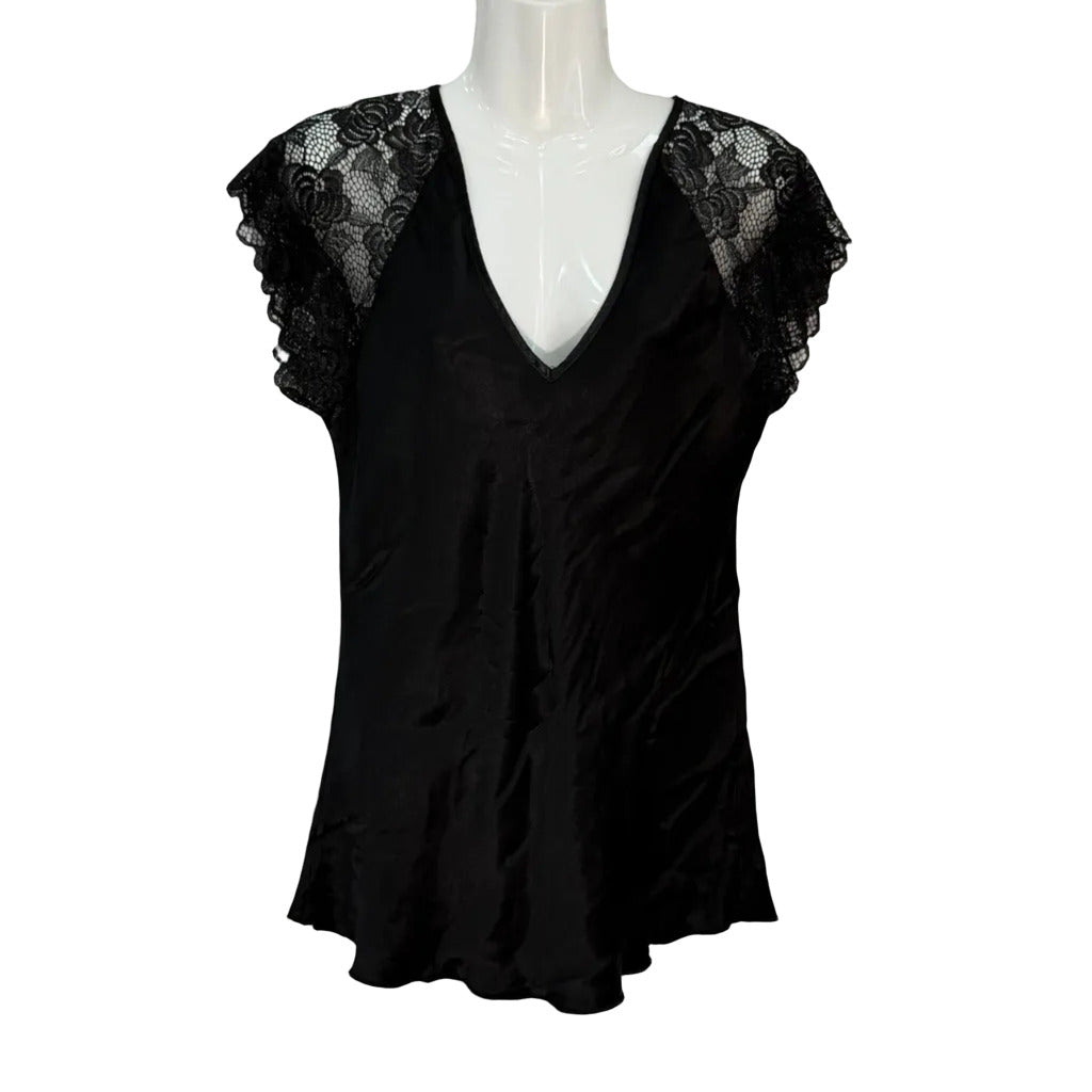 Camiseta Lencera Thalia de Raso con Encaje y Escote en Pico en color Negro sobre fondo blanco para mujer Angara Moda