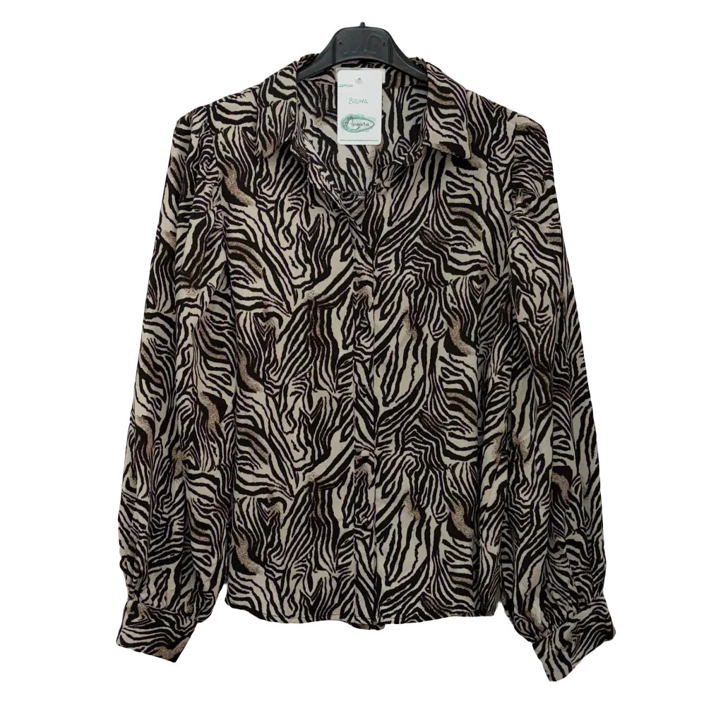 Camisa Bruma animal print cebra semitransparente cuello camisero manga larga sobre fondo blanco para mujer Angara Moda