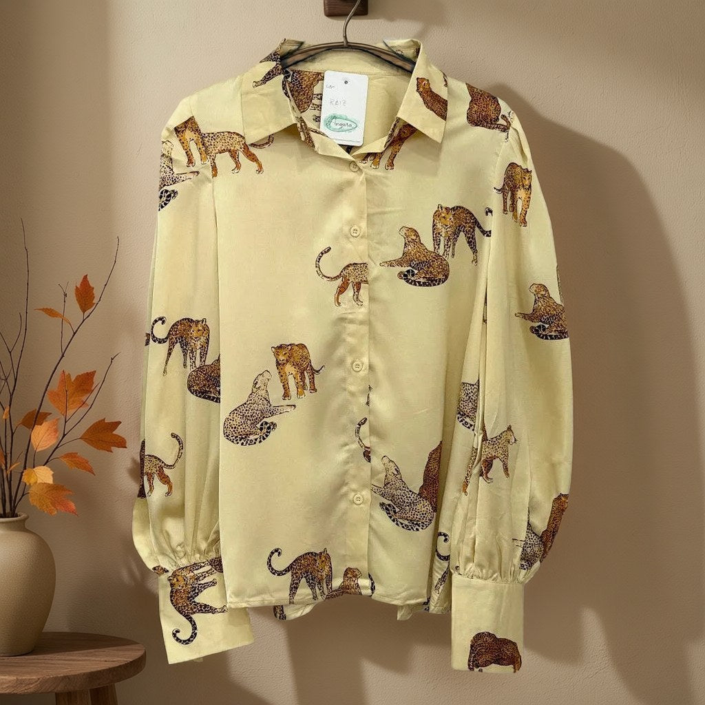 Camisa raiz colgada en un ambiente para mujer Angara Moda