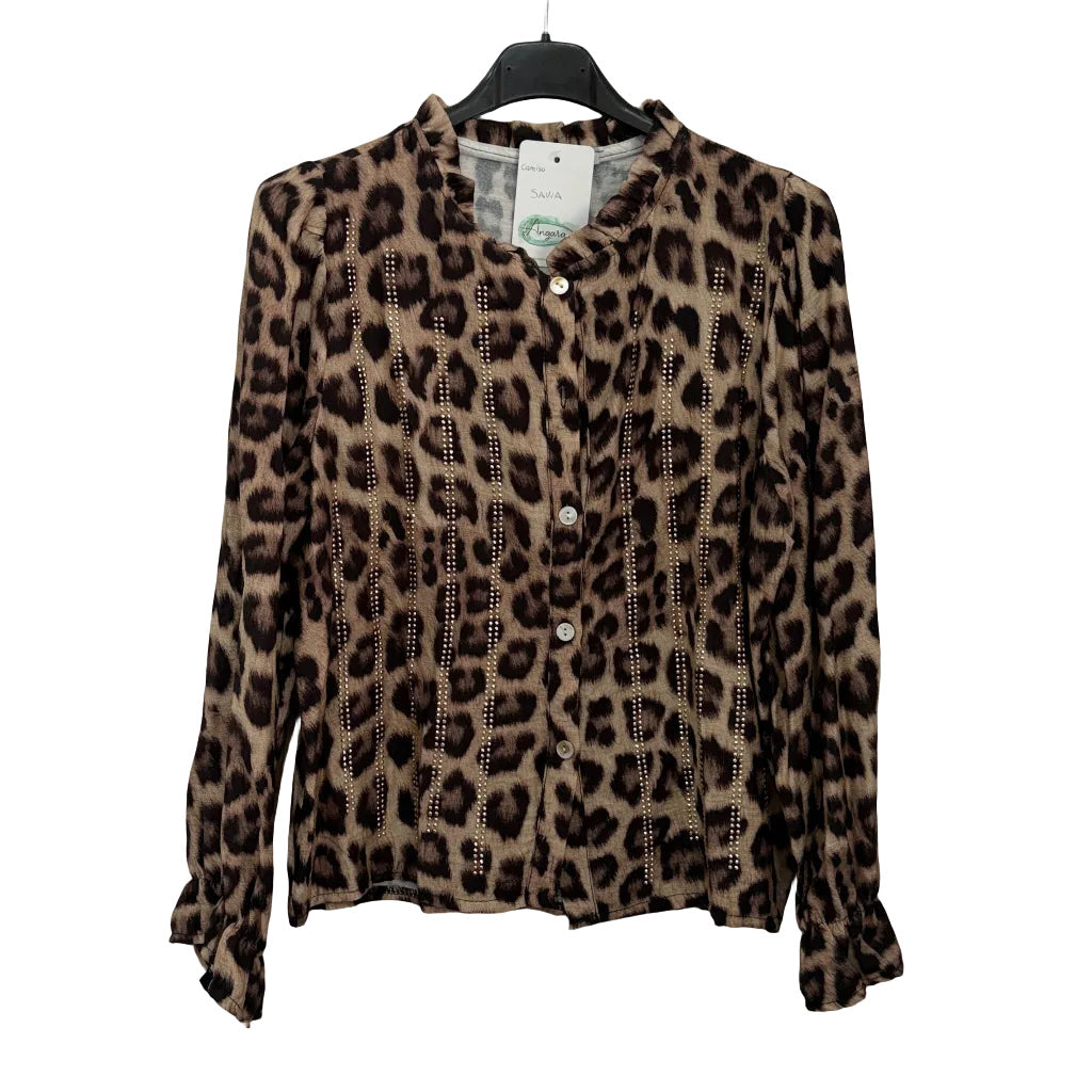 Camisa savia sobre fondo blanco para mujer Angara Moda
