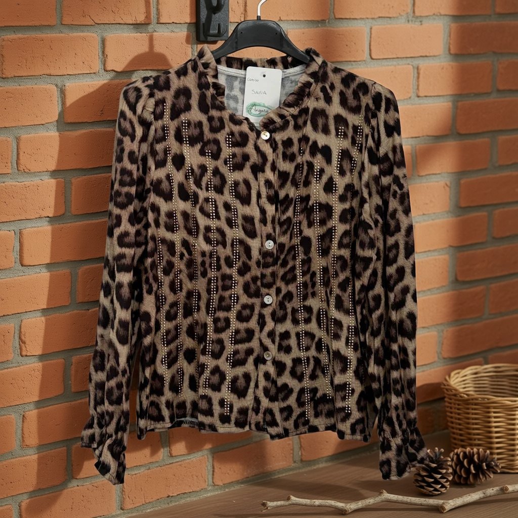 Camisa savia colgada en un ambiente para mujer Angara Moda