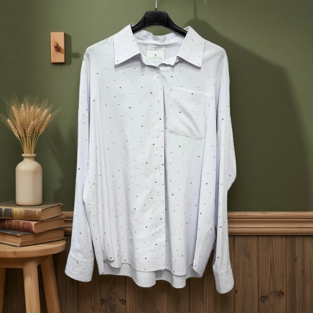 Camisa pino colgada en un ambiente para mujer Angara Moda