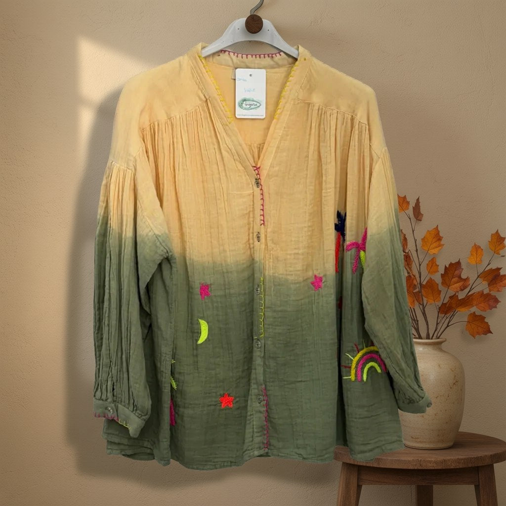 Camisa valle colgada en un ambiente para mujer Angara Moda