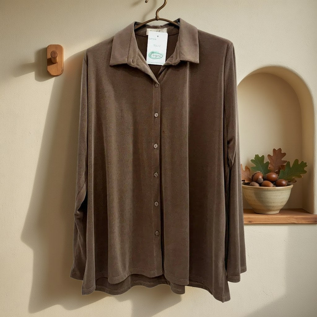 Camisa rocio colgada en un ambiente para mujer Angara Moda