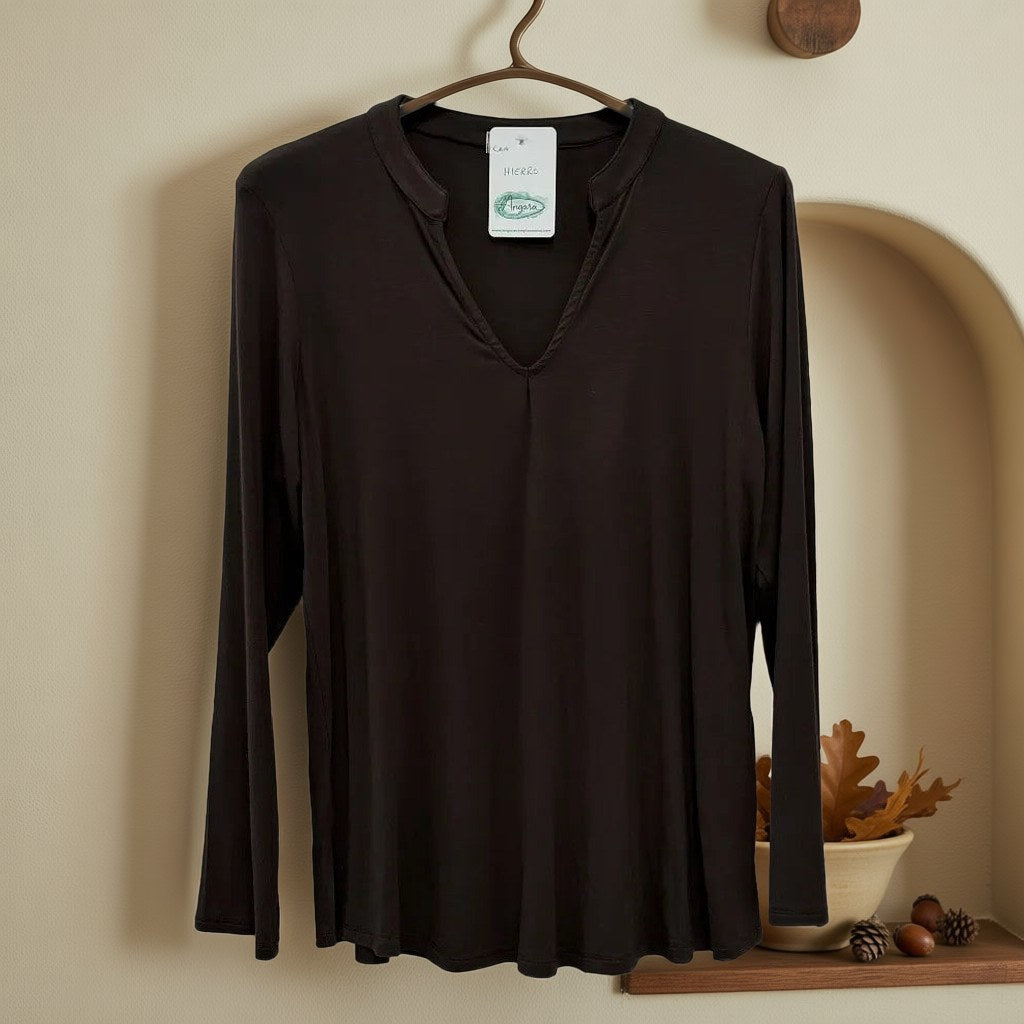 Camiseta hierro colgada en un ambiente para mujer Angara Moda