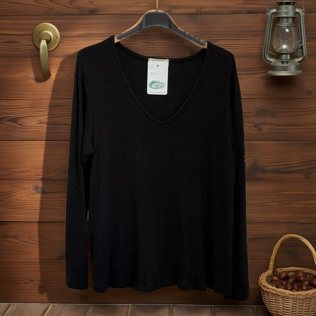 Jersey Neon colgada en un ambiente para mujer Angara Moda