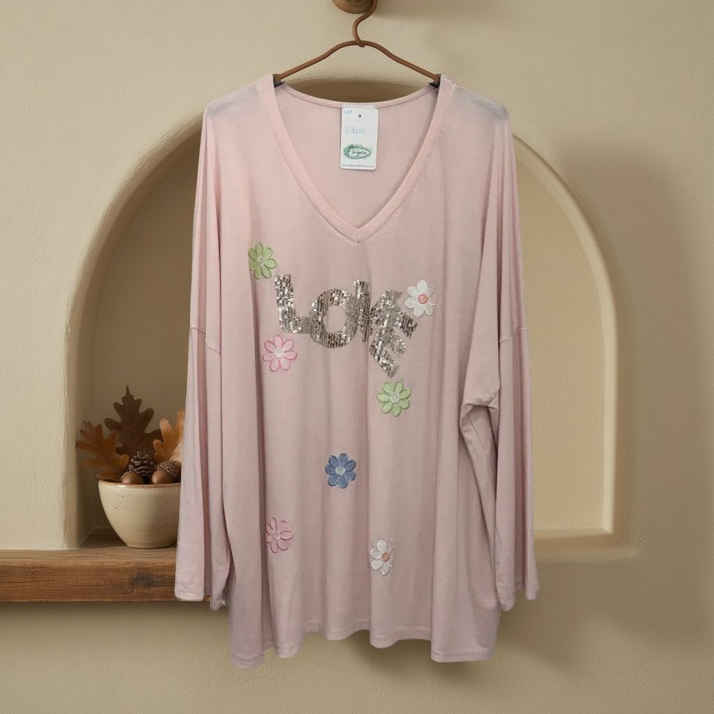 Camiseta Galio colgada en un ambiente para mujer Angara Moda