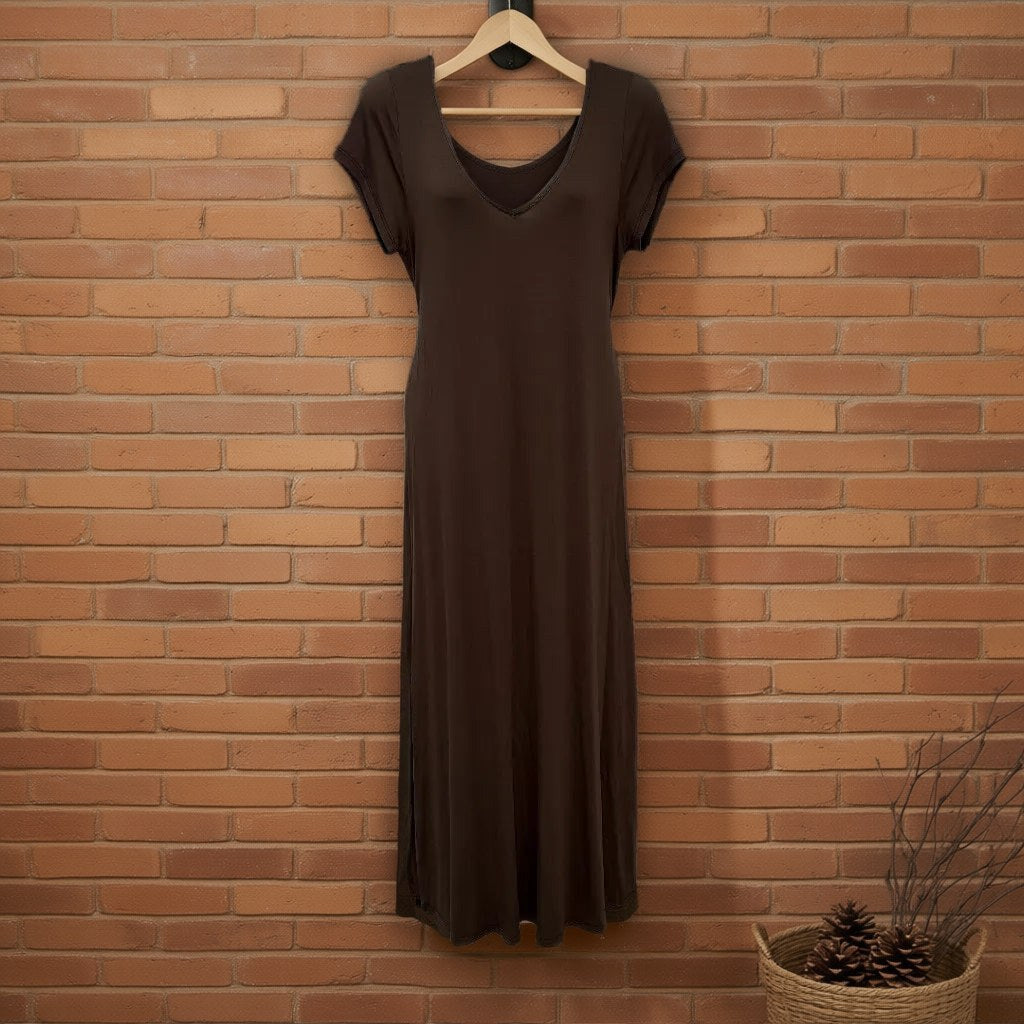 Vestido largo alanis colgada en un ambiente para mujer Angara Moda