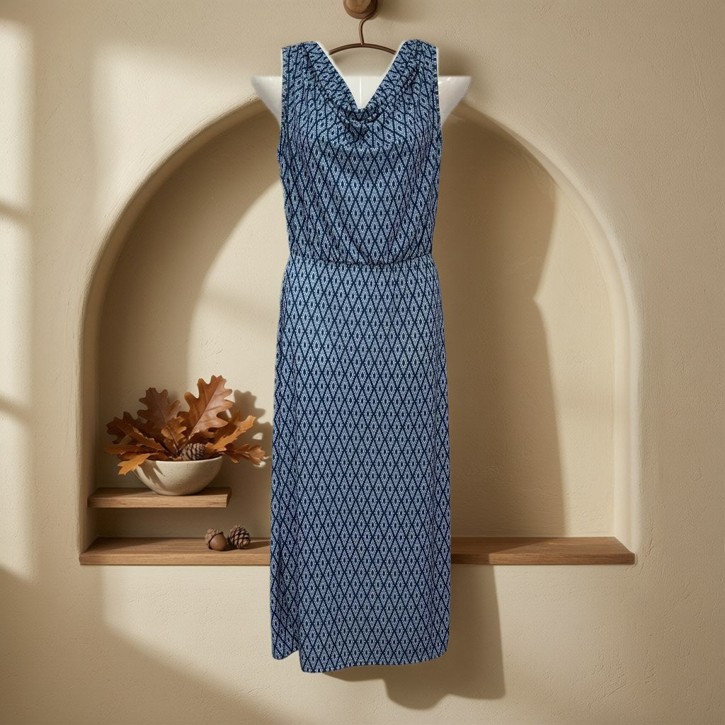 Vestido Largo Azucena colgada en un ambiente para mujer Angara Moda