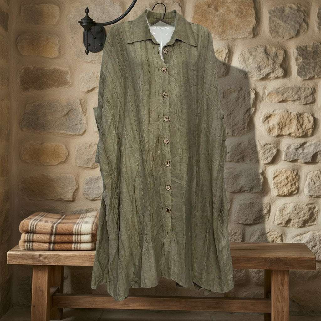 Vestido Corto Garibaldi Camisero Oversize Crush Botones Joya Talla Única colgada en un ambiente para mujer Angara Moda
