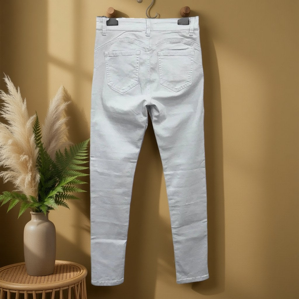 Pantalon elyas colgada en un ambiente para mujer Angara Moda