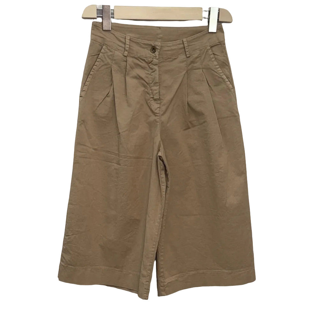 Pantalon corto dublin sobre fondo blanco para mujer Angara Moda