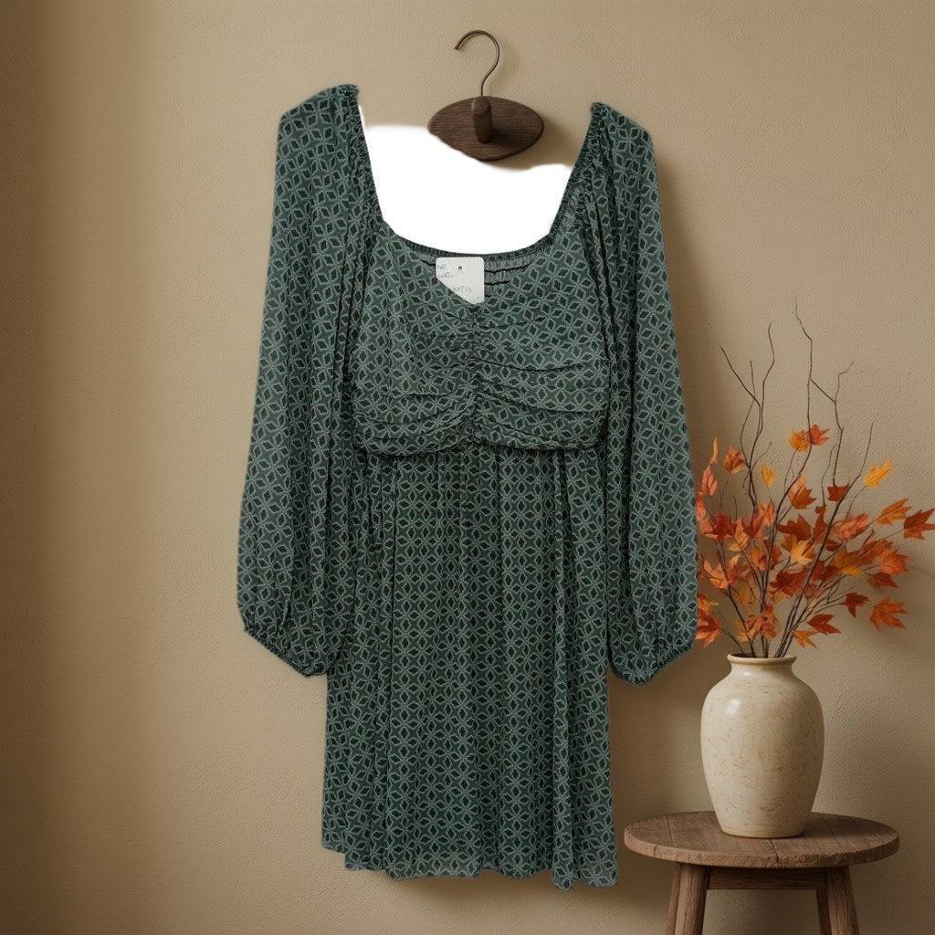 Vestido corto neptis colgada en un ambiente para mujer Angara Moda