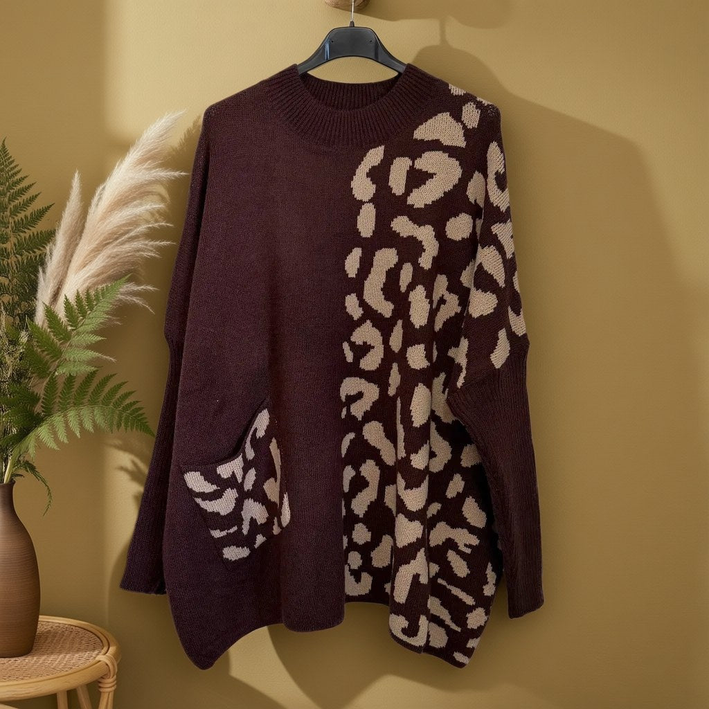 Jersey semileo colgada en un ambiente para mujer Angara Moda