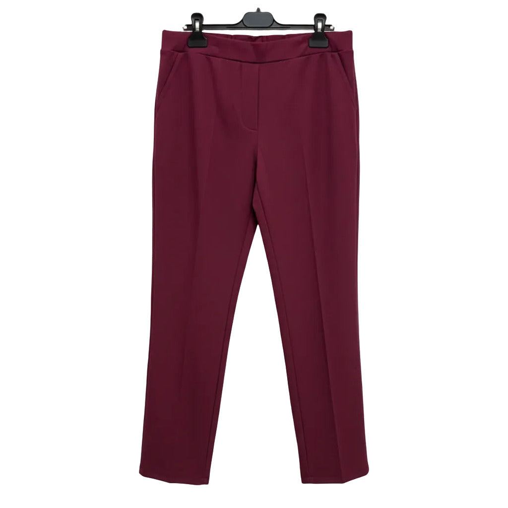 Pantalon umbravia en color Vino oscuro sobre fondo blanco para mujer Angara Moda