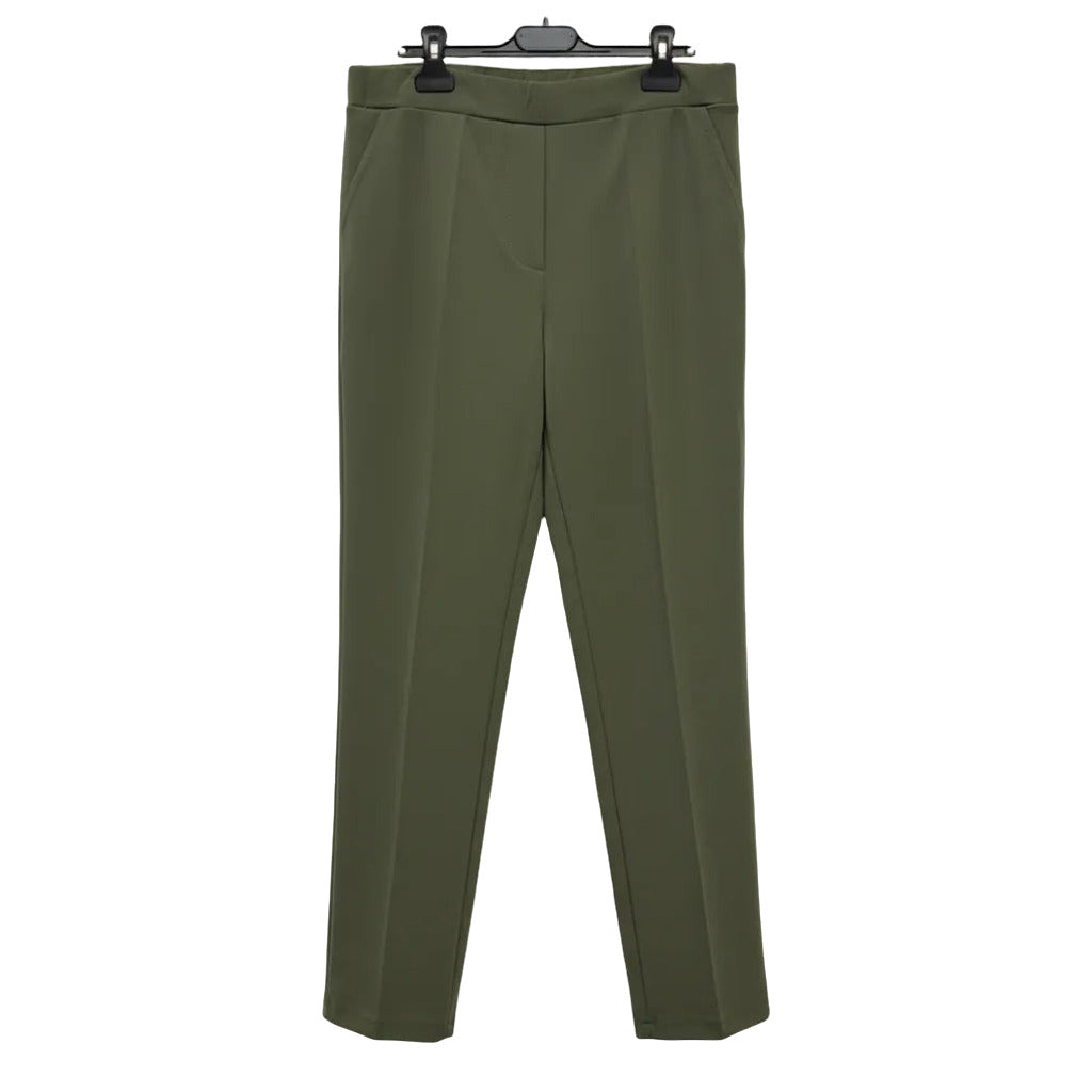 Pantalon umbravia en color Verde caza sobre fondo blanco para mujer Angara Moda