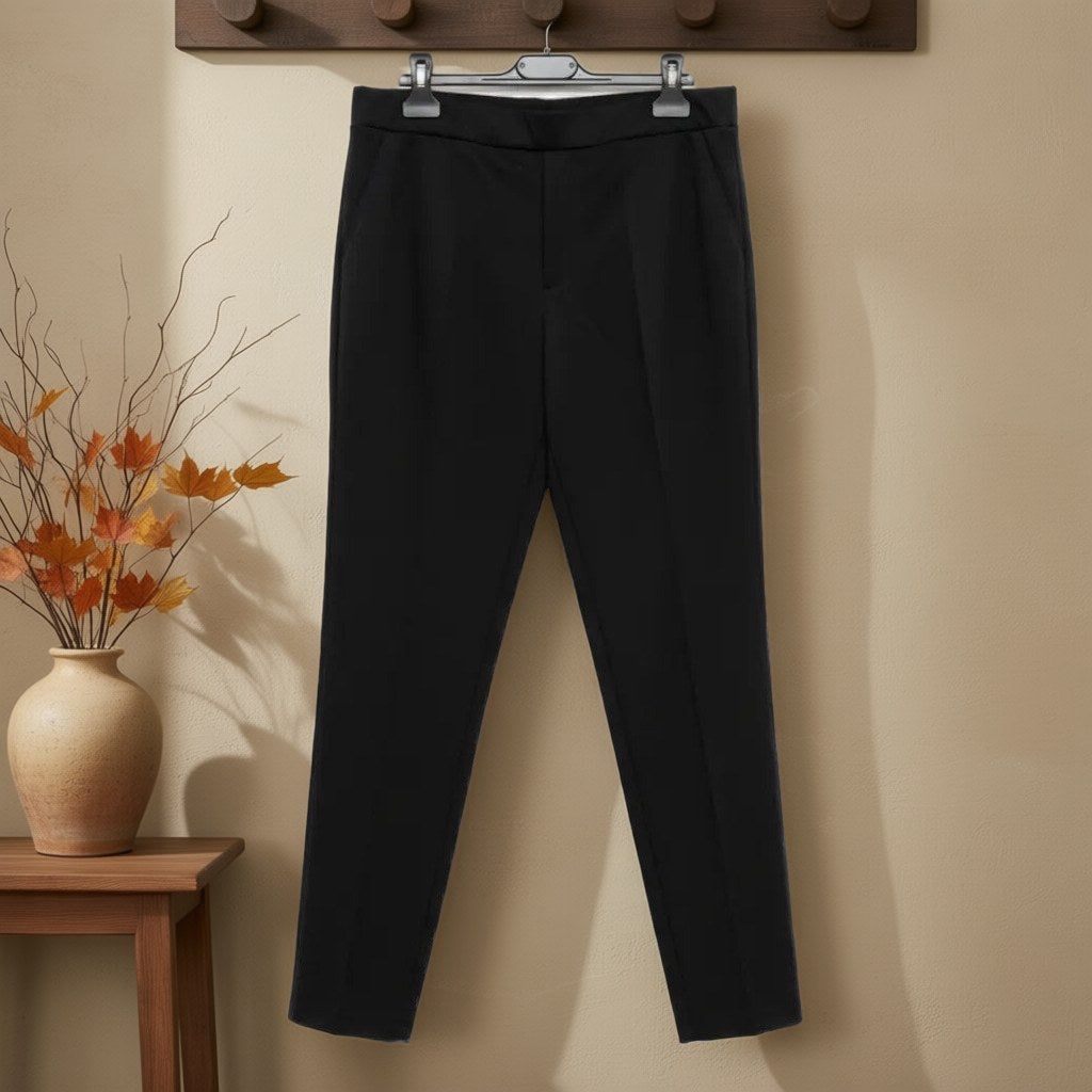 Pantalon umbravia colgada en un ambiente para mujer Angara Moda