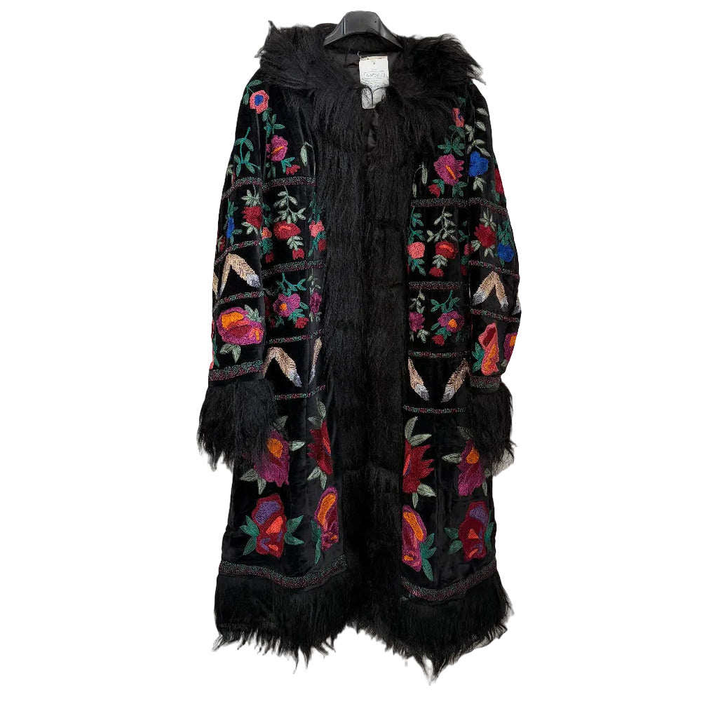 Abrigo largo de pelo sintético con bordado floral artesanal Ali25 sobre fondo blanco para mujer Angara Moda