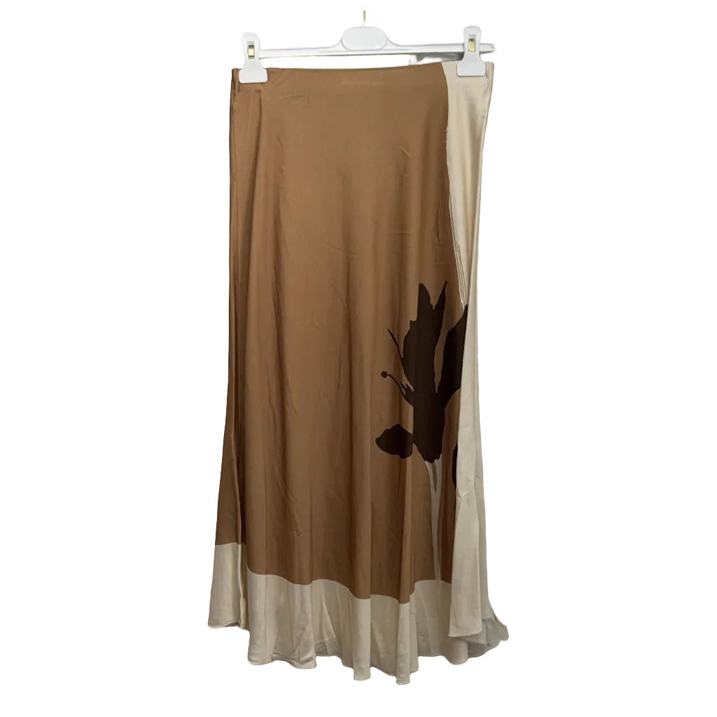 Falda midi Zina25 en color Camel sobre fondo blanco para mujer Angara Moda