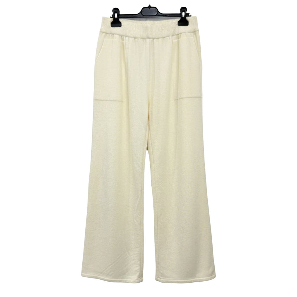 Conjunto ardilla sobre fondo blanco, vista trasera para mujer Angara Moda