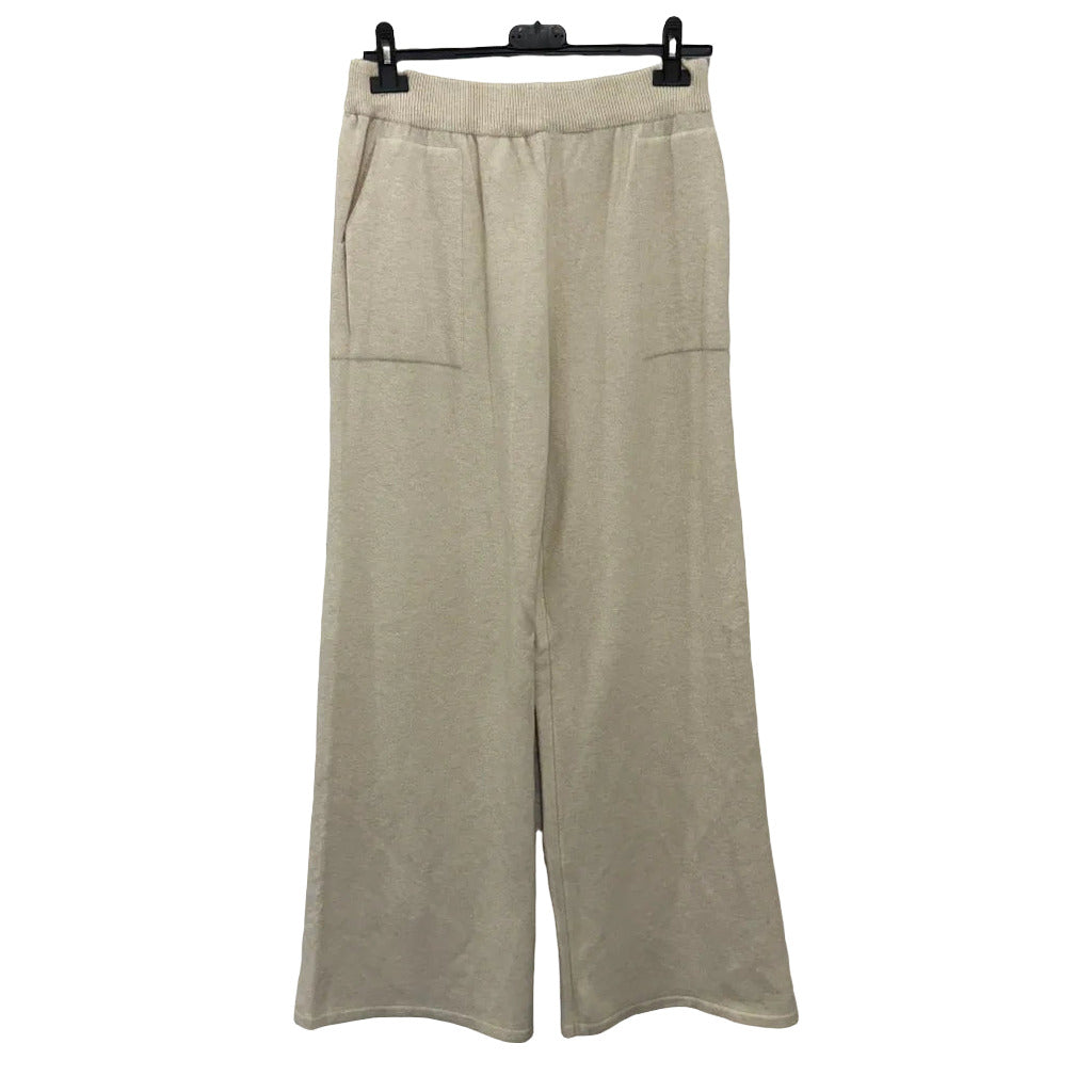 Conjunto ardilla sobre fondo blanco, vista lateral para mujer Angara Moda