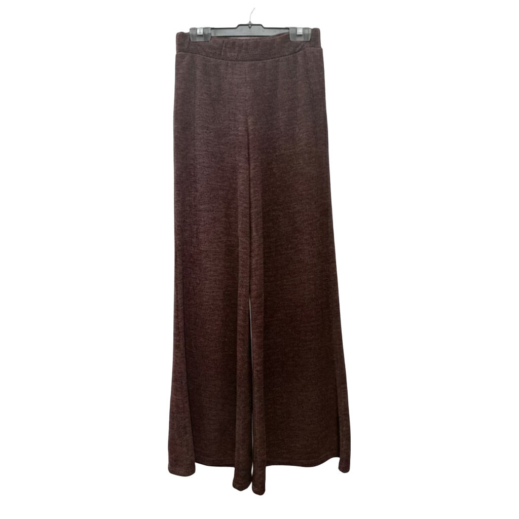 Pantalón Lugo en color Vino oscuro sobre fondo blanco para mujer Angara Moda