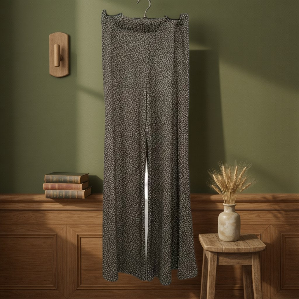 Pantalón Cádiz colgada en un ambiente para mujer Angara Moda