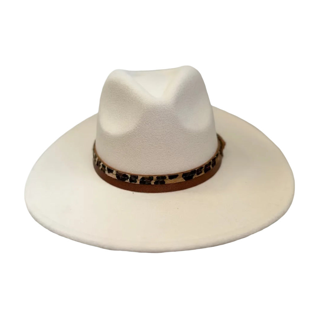 Sombrero escarabajo sobre fondo blanco para mujer Angara Moda