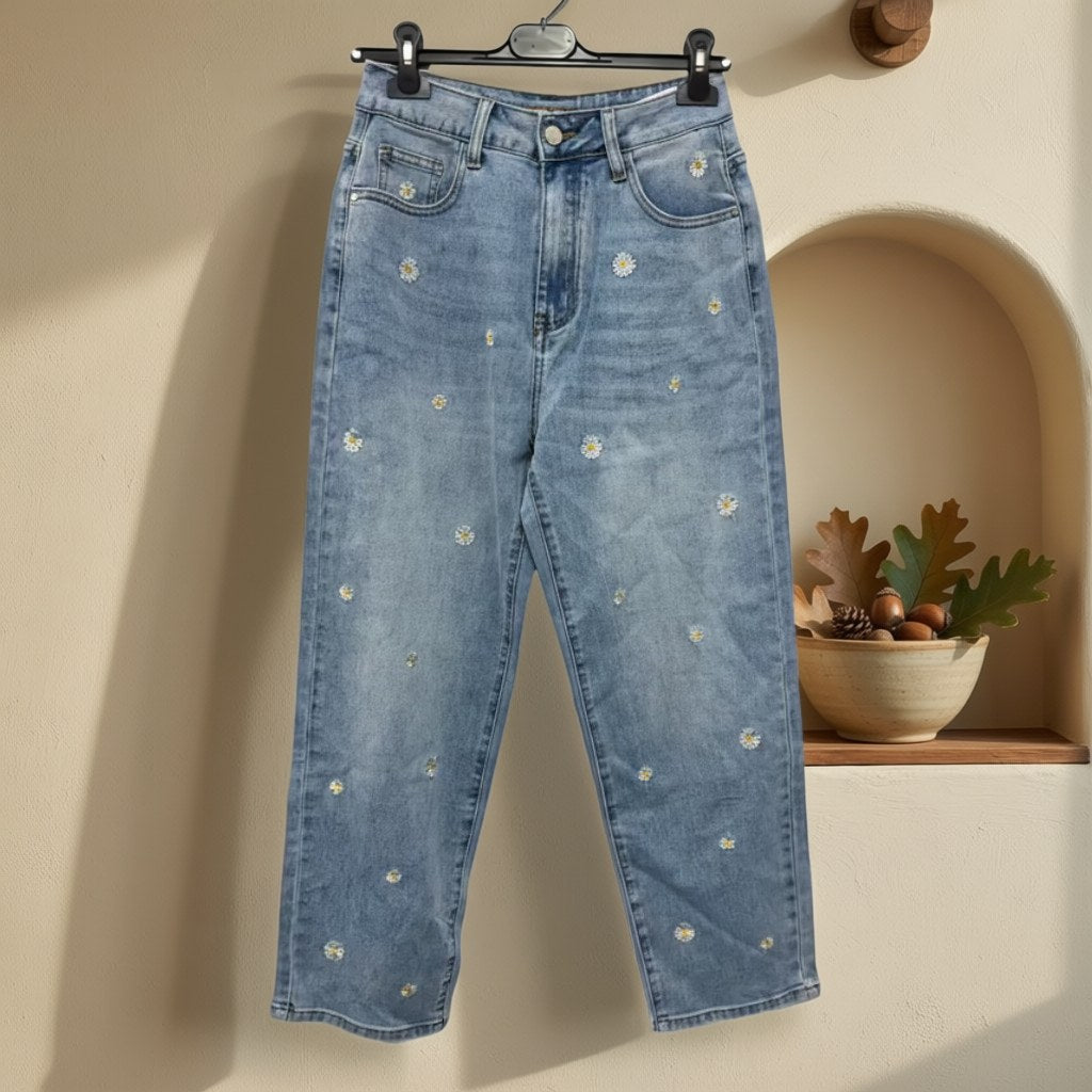 Pantalon vaquero frambuesa colgada en un ambiente para mujer Angara Moda