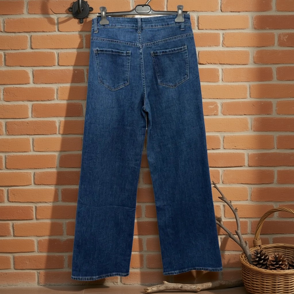 Pantalón vaquero Ruiz colgada en un ambiente para mujer Angara Moda