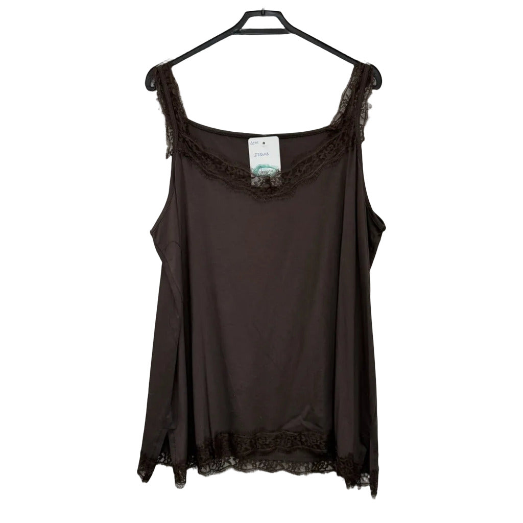 Camiseta Lencera Isquia con Encaje - Tejido Fluido y Tirantes sobre fondo blanco para mujer Angara Moda