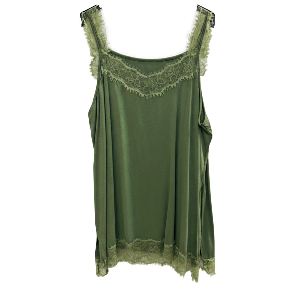 Camiseta Lencera Isquia con Encaje - Tejido Fluido y Tirantes en color Verde oliva sobre fondo blanco para mujer Angara Moda
