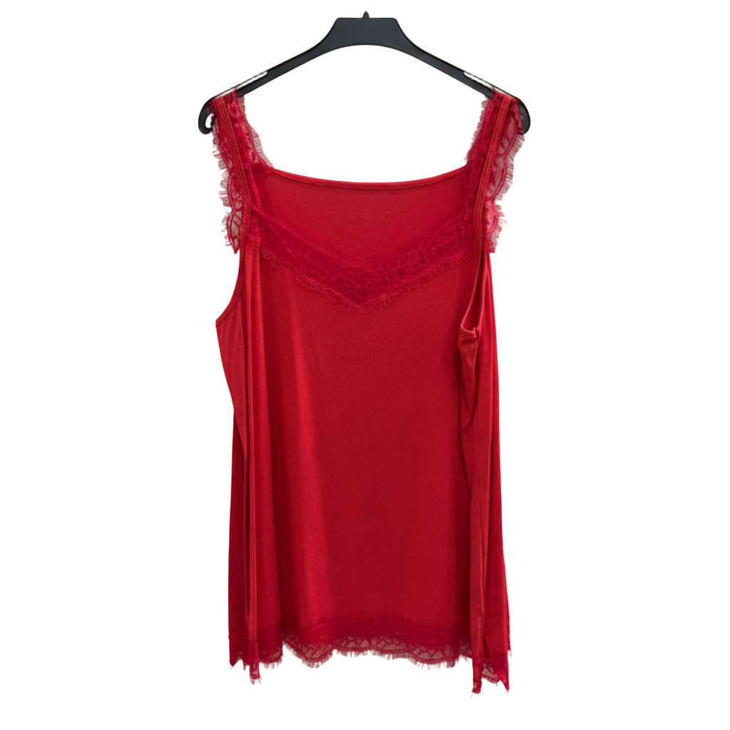 Camiseta Lencera Isquia con Encaje - Tejido Fluido y Tirantes en color Rojo sobre fondo blanco para mujer Angara Moda